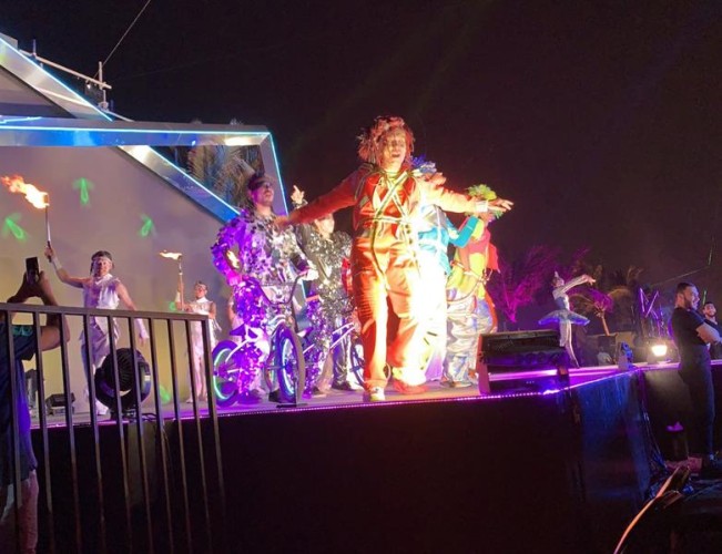 فيديو.. عروض مُبهرة من فعالية مملكة النجوم بكورنيش الحمراء بجدة