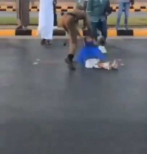 أمير القصيم يكرم رجل الأمن مُنقذ الطفلة “جوان” في بريدة