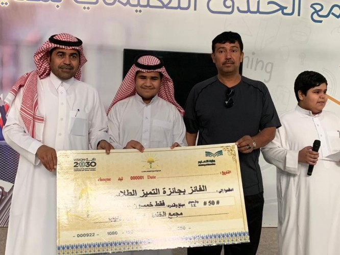 الخندق بهديب يكرم المتميزين بالسلوك الإيجابي