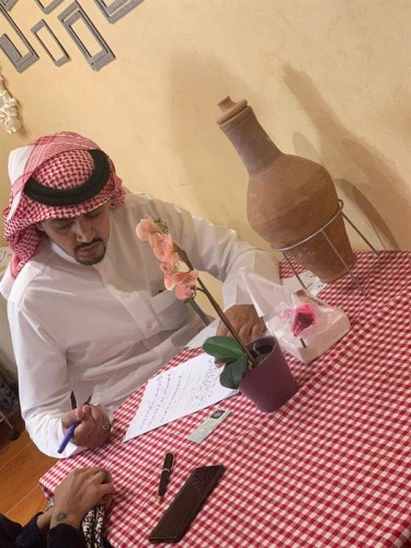 ضبط وافدة تعمل “طبيبة جلدية” وتقدم خدماتها في المنازل.. وإحالتها للنيابة العامة