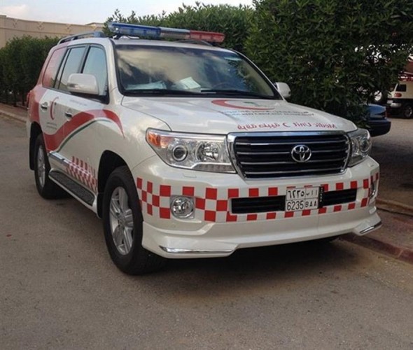 ذوو مريض يعتدون على أفراد فرقة إسعافية بالمدينة ويكسرون أغراضهم