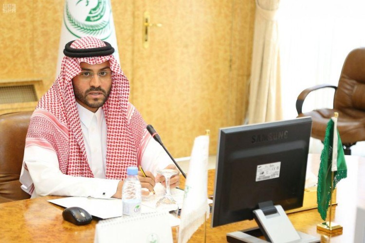 سمو الأمير فيصل بن فهد بن مقرن يلتقي مدير المدينة الصناعية بـ حائل وملاك المصانع.