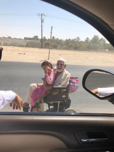 “النقل التعليمي”: تواصلنا مع المسن المقعد لكنه أبدى رغبته في توصيل ابنته بنفسه لقرب المدرسة