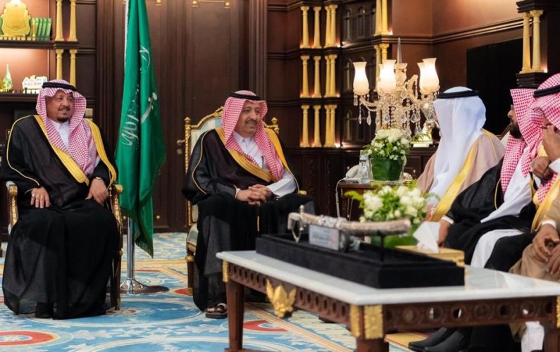 بالصور.. أمير الباحة ينهي خلافاً على مشيخة قبيلة استمر نحو 20 عاماً