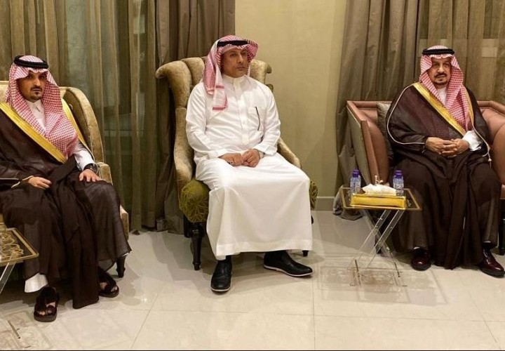 سمو أمير منطقة الرياض يعزي الأمير فهد بن مشاري في وفاة والدته