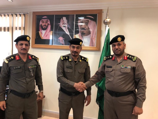 مدير شرطة رابغ يقلد عدداً من الضباط رتبهم الجديدة