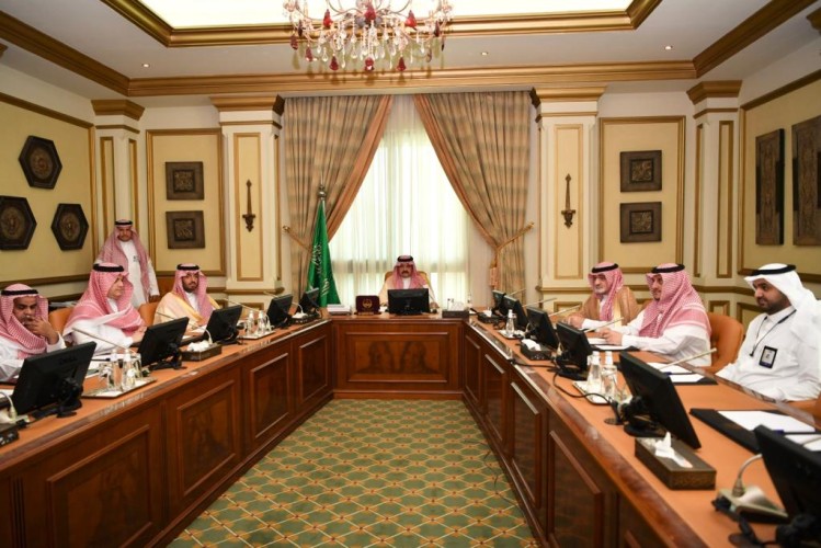 الأمير مشعل بن ماجد يطلع على نظام إدارة الرصف الاسفلتي ” راصف ” بشوارع جدة