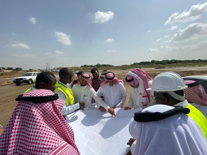 محافظ صبيا ” الداود ” يجتمع بمدير عام فرع الطرق بجازان و يتفقد مشاريع الطرق بالمحافظة