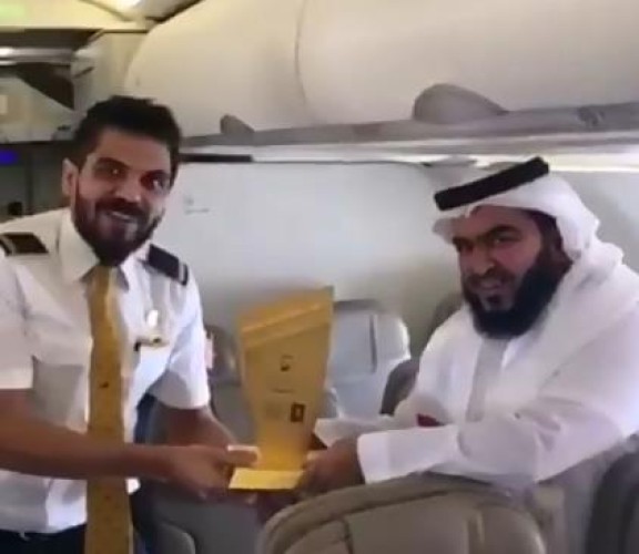 بالفيديو.. كابتن طائرة لـ”الخطوط السعودية” يهنئ ابتدائية الإمام النووي بالفوز في “تحدي القراءة العربي”