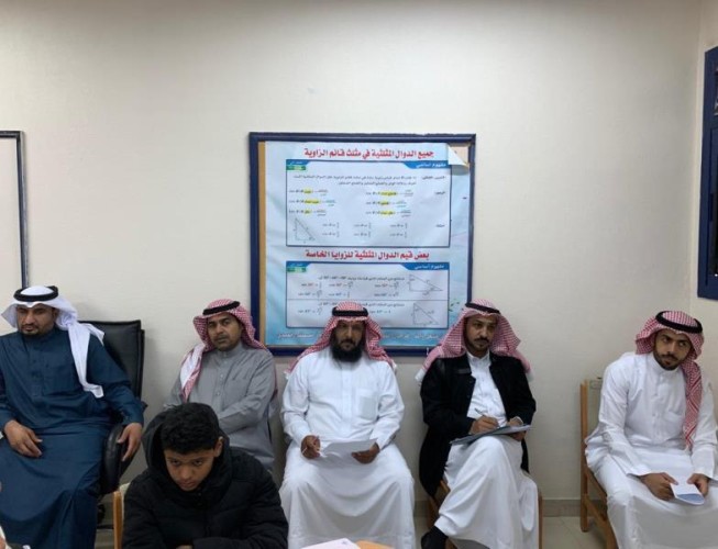 مجمع الخندق يطبق برنامج التطوير المهني القائم على المدرسة