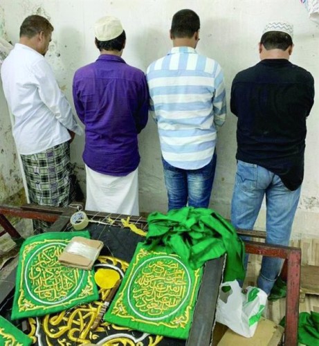 “أمانة مكة” تنفي القبض على عمالة يصنعون قماشاً شبيهاً بكسوة الكعبة.. وتوضح الحقيقة