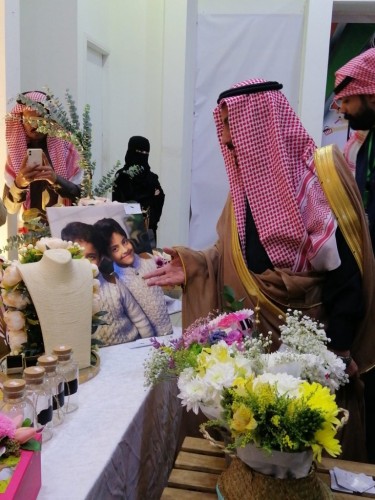 محافظ القريات يفتتح معرض «ثروتنا بأيدينا»