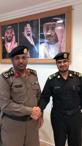 مدير شرطة رابغ يقلد قائد دوريات أمن محافظة رابغ رتبته الجديدة
