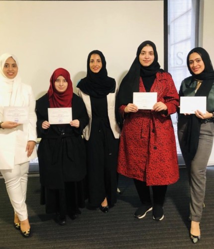 طالبات سعوديات يحققون جائزة أفضل بحث في مؤتمر عالمي للأزياء ببرشلونة