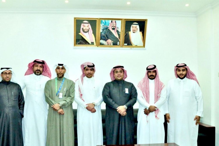 مدير عام بنك التنمية الاجتماعية بالاحساء يكرم مدير مكتب بريد سلوى