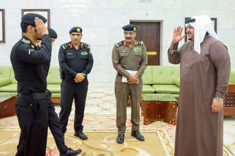 سمو نائب أمير منطقة الرياض يكرم عددا من أفراد الدوريات الأمنية لقاء تميزهم