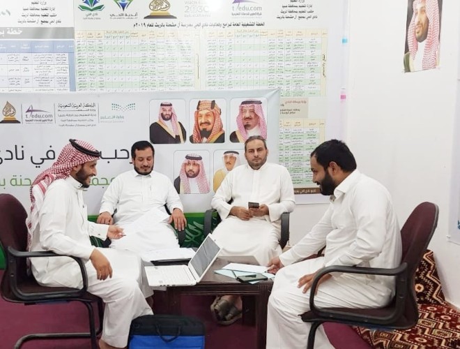 المشرف المتابع بنادي الحي بالريث يقيم ورشة تعريفية بجائزة التميز