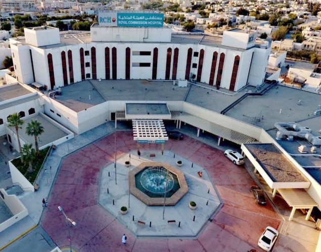 مستشفى الهيئة الملكية بالجبيل يتمكن من استئصال ورم من عين طفلة