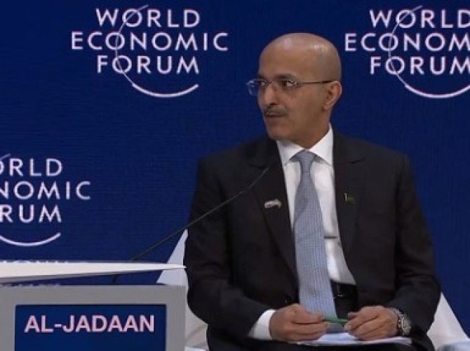 هل سيتم إعادة النظر في رسوم العمالة الأن؟ .. الجدعان يكشف!