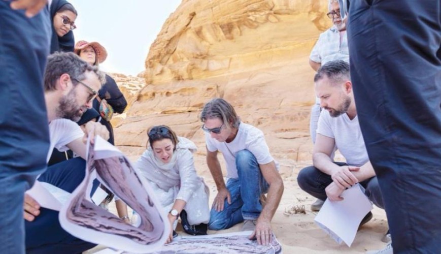 إنطلاق المعرض الأول لدزرت إكس الفني بالعلا