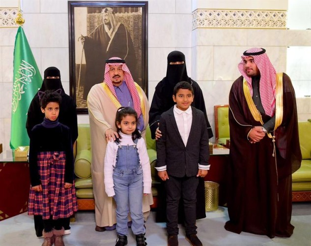 بالصور.. أمير الرياض يستقبل مجموعةً من الأطفال المتعافين من السرطان ويُؤكد دعمه لهم