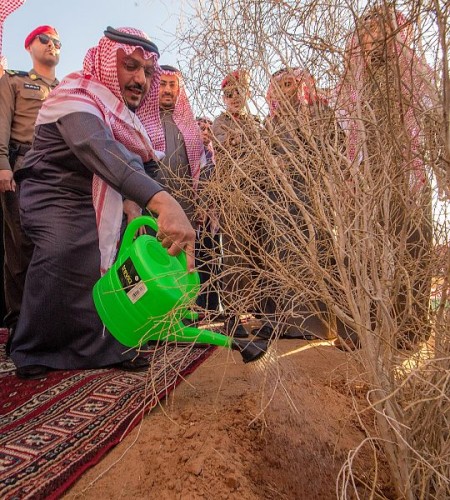 سمو أمير منطقة القصيم يزور مهرجان الغضا للثقافة والفنون بمحافظة عنيزة