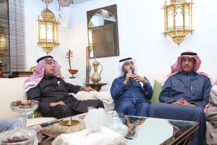 طبيب سعودي يحذر من اهمال الرضاء الوظيفي والآمان للموظفين الذي يقود للاحتراق الوظيفي