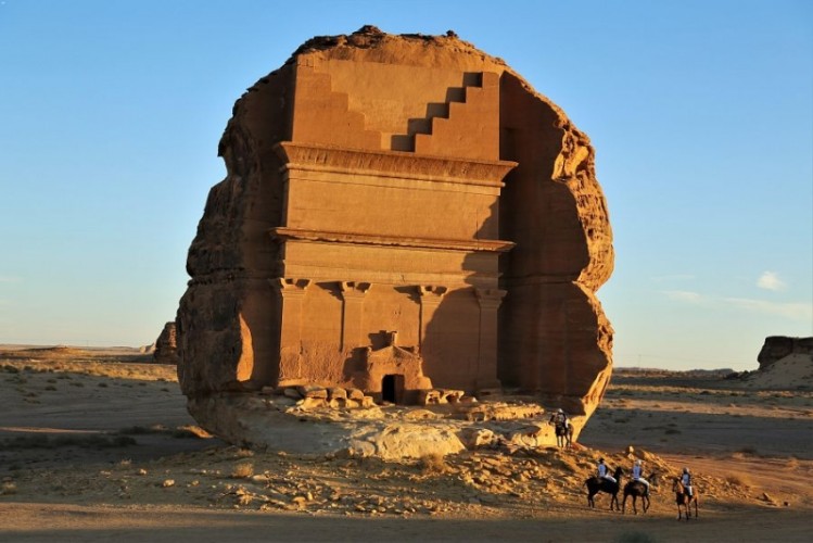 بالفيديو: المطرفي يكشف حقيقة العثور على آلاف الكيلوغرامات من الذهب داخل جرار في العلا