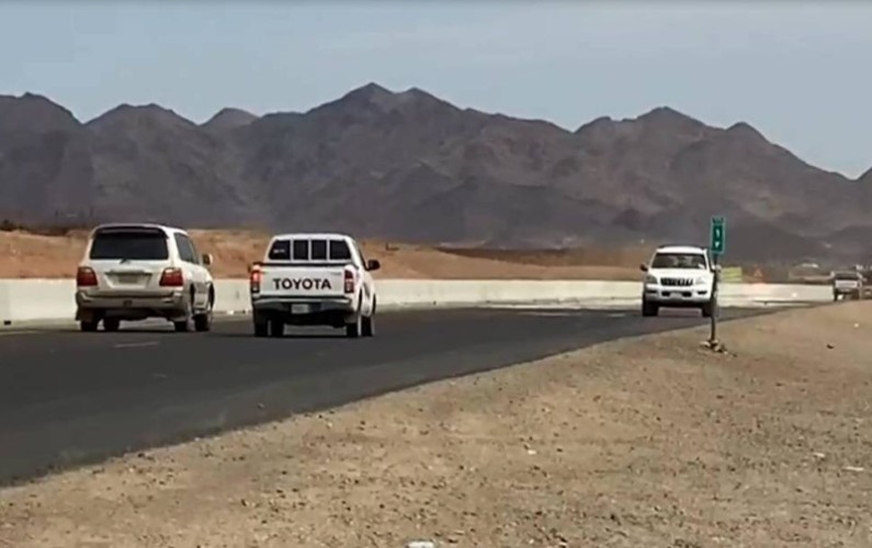 سالكي طريق “المدينة – حائل” يبثون شكاوى بسبب التعثر لوسائل السلامة واللوحات الإرشادية