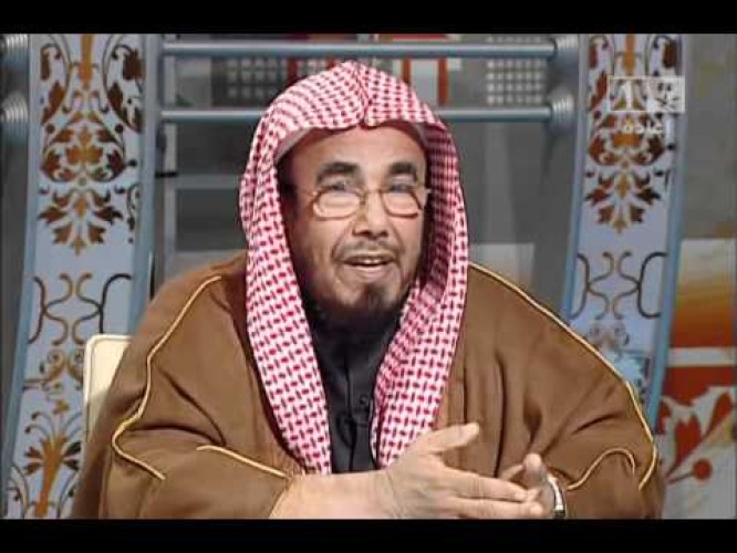 المطلق: رداً على متصل .. قراءة القرآن في الجوال أفضل من المصحف