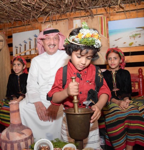 سمو أمير منطقة جازان يزور معرض مهرجان البن السابع بشارع الثقافة بالكورنيش الشمالي لمدينة جيزان