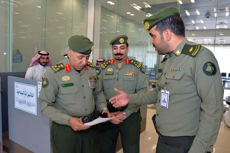 العميد “عبدالله بن راجح المشيخي” يتفقد جوازات منطقة حائل وفروعها!