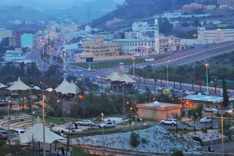 محافظة بلجرشي تدعو مرتادي السوق الذي أُغلق بسبب “بصق” وافد على عربات التسوق لمراجعة أقرب مركز صحي