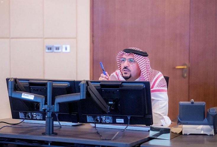 “مساكم الله بالخير” .. بالفيديو: أمير القصيم يعطي مثالا حيا للسلام بالنظر خلال ترؤسه اجتماع مركز التحكم والسيطرة