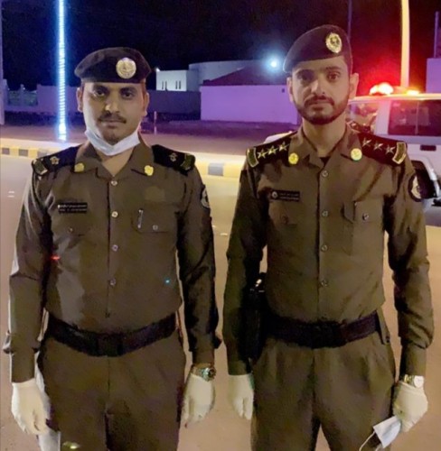 الدوريات الأمنية بـ”الحائط” يباشرون مراقبة الأسواق والميادين والطرق لمنع التجول