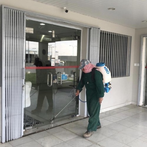 الفرق الميدانيه في بلدية محافظة طريف تنفذ عدد من البرامج البيئية لمكافحة فايروس كورونا