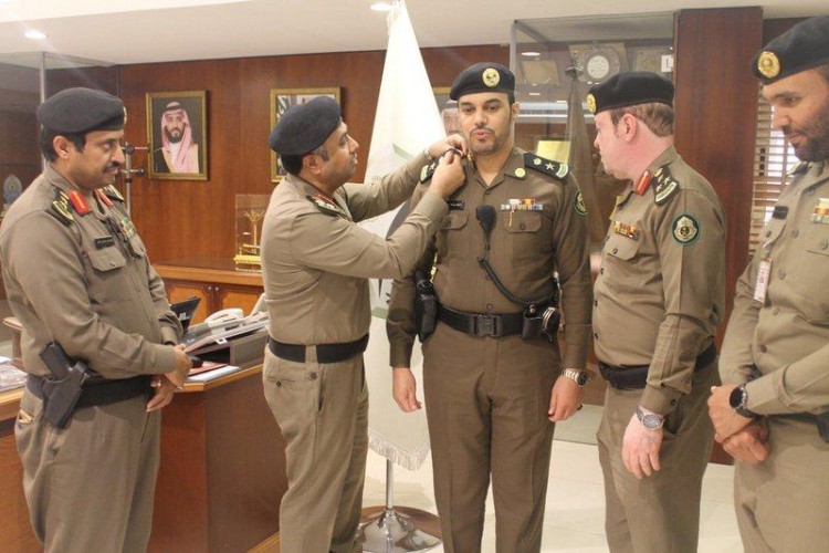 مدير إدارة مرور الرياض يقلد “حمود المشعلي” رتبته الجديدة