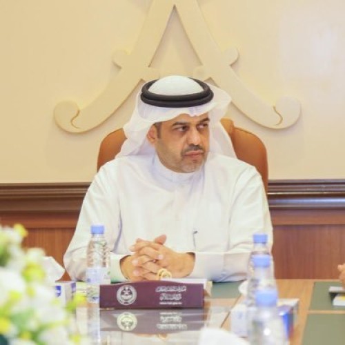 وكيل إمارة حائل يثني على فرع التجارة بعد ضبطهم كمية كبيرة من الكمامات في بعض الصيدليات