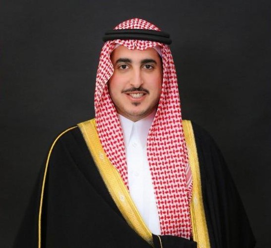 بعد وقوع حادث ووفاة عدد من أسرته .. أمير الجوف يعزي مواطن