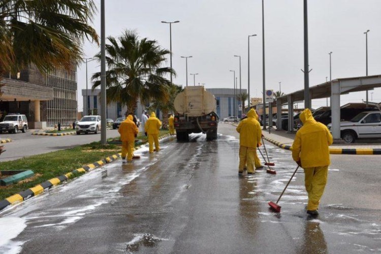 للحد من انتشار كورونا .. فرق بلدية طريف الميدانية  تواصل تطهير وتعقيم الاحياء ومستودعات الغاز