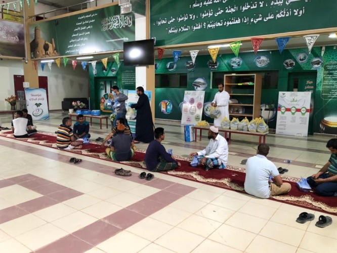 تنفيذاً للإجراءات الاحترازية شاهد: تسليم لجنة التنمية الأهلية بـ”عرعر” سكن العمالة من تعليم الحدود الشمالية