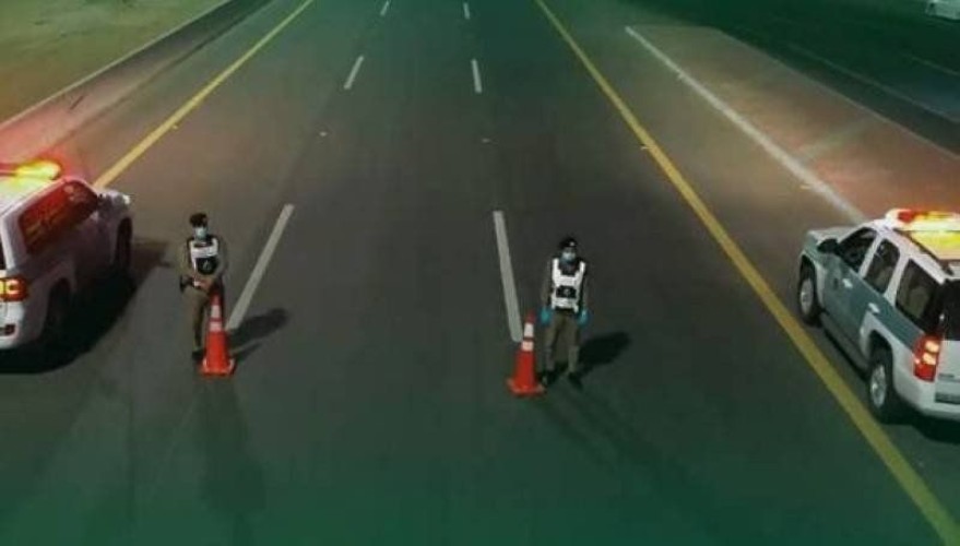 الأهالي في مكة يلتزمون بأمر منع التجول على مدى 24 ساعة للحد من فيروس كورونا