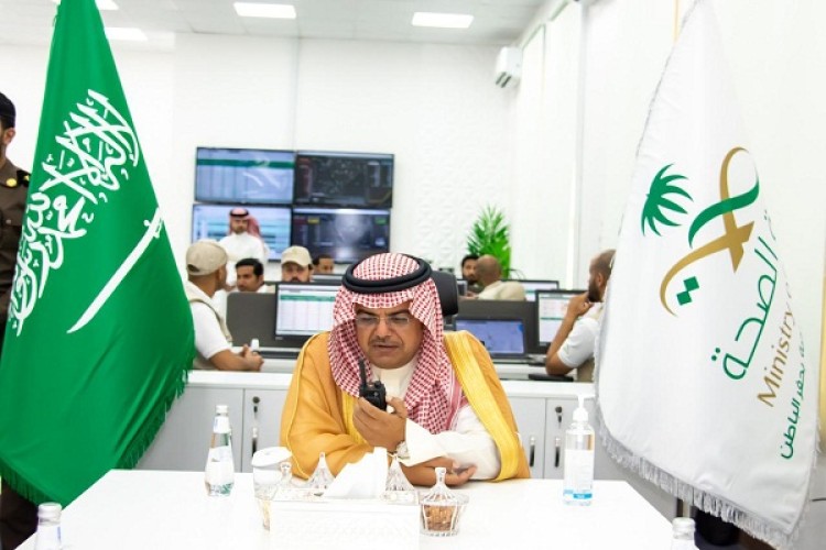 الأمير منصور بن محمد يتفقد مركز القيادة والتحكم بصحة حفر الباطن
