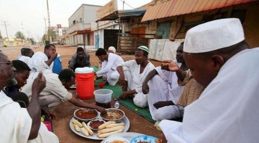 بالفيديو .. ربكة في الخرطوم بعد رفع آذان المغرب قبل الإفطار بـ 7 دقائق .. وانتقادات للتلفزيون السوادني