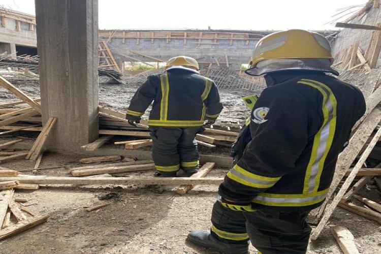 مدني البدائع يباشر حادث انهياء جزء من منبى سكني تحت الإنشاء .. وإصابة 3 عمال