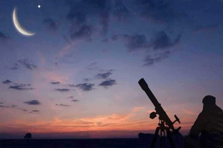 مُختص بالفلك يتوقع يوم الجمعة غرة شهر رمضان في المملكة.. ويدلل على ذلك بالحسابات