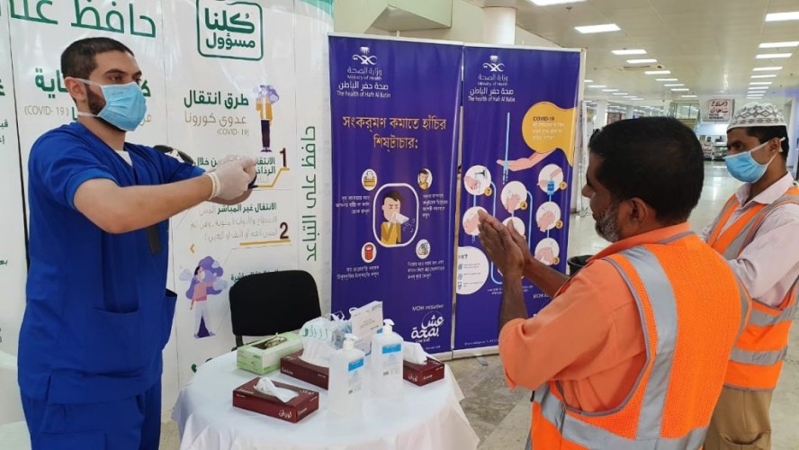 صحة حفر الباطن تكثف حملاتها التوعوية في المجمعات التجارية للوقاية من فيروس “كورونا”