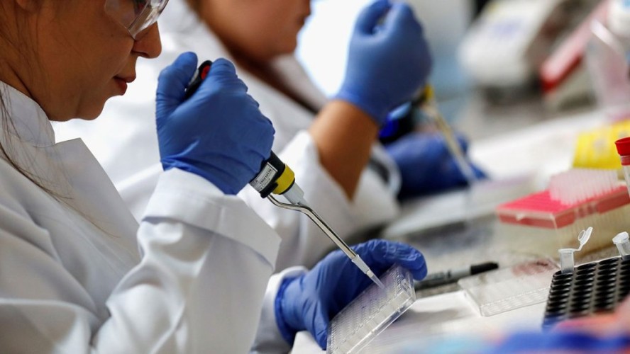 علماء صينيون يؤكدون فاعلية لقاح جديد لعلاج كورونا بنسبة 99%