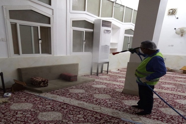 بلدية أملج تعقم الجوامع والمساجد والساحات المحيطة بها