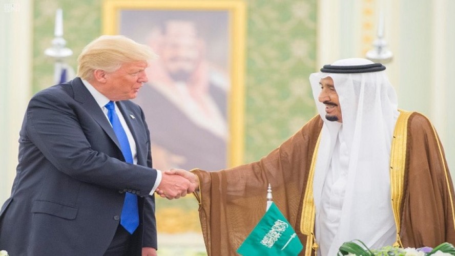 خادم الحرمين يجري اتصالاً هاتفياً بالرئيس الأمريكي